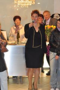 Die Designerin bei der Moderation ihrer Herbst/ Winter Modenschau fr die Saison 2010/ 2011.